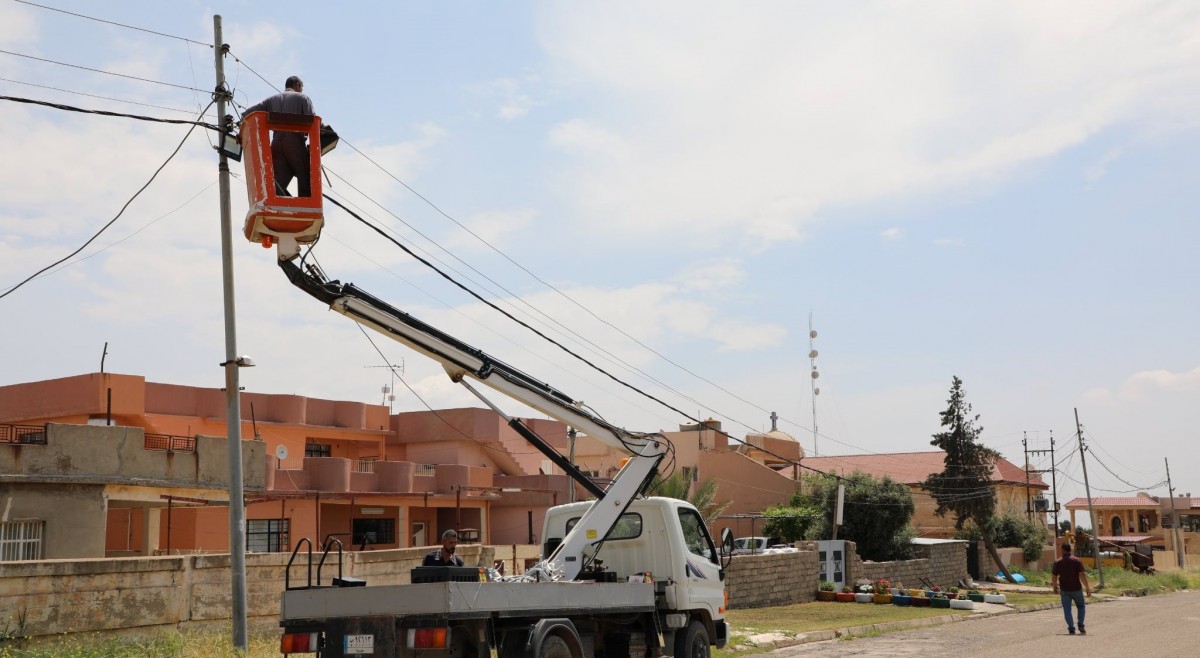 الجمعية الآشورية الخيرية-العراق تقوم بتجهيز ونصب أنارة لعدة قرى في سهل نينوى ومحافظة دهوك