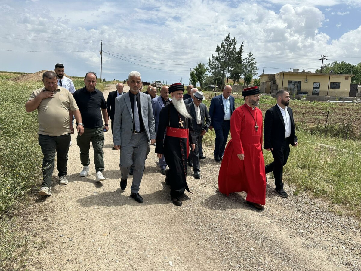 الرفيق مرقس ايرميا يلتقي قداسة البطريرك مار كيوركيس الثالث يونان‏ خلال زيارته قرية كرنجوك